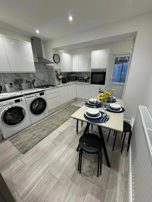 Modern 5 Bed Near Excel -Big Ben Villa ลอนดอน ภายนอก รูปภาพ